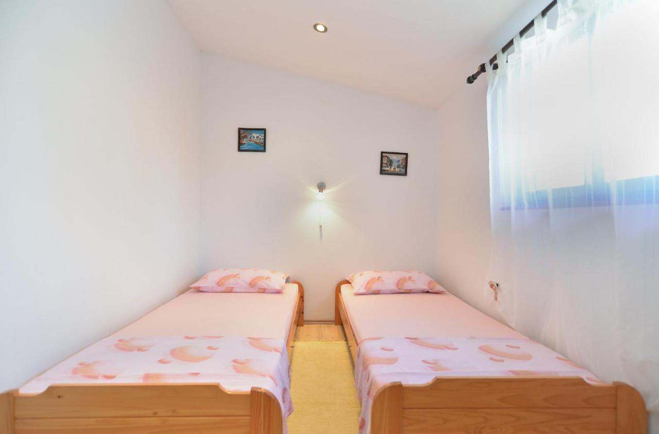 Apartments Vrcevan 811 Medulin Eksteriør bilde