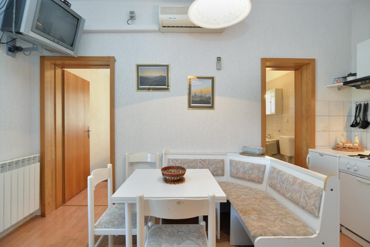 Apartments Vrcevan 811 Medulin Eksteriør bilde